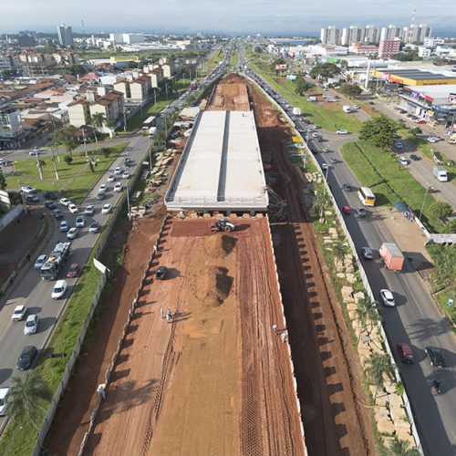 Obras do viaduto na BR-040 avançam e prometem melhorar trânsito em Valparaíso