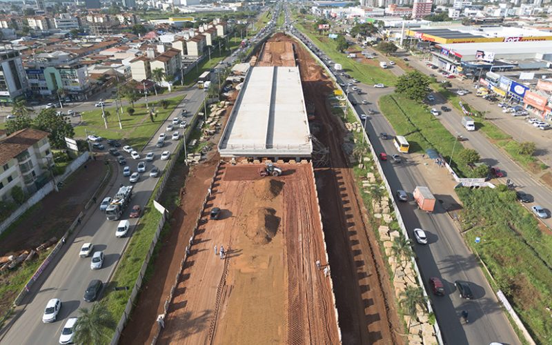 Obras do viaduto na BR-040 avançam e prometem melhorar trânsito em Valparaíso