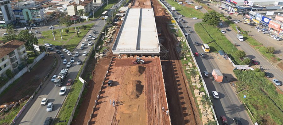 Obras do viaduto na BR-040 avançam e prometem melhorar trânsito em Valparaíso